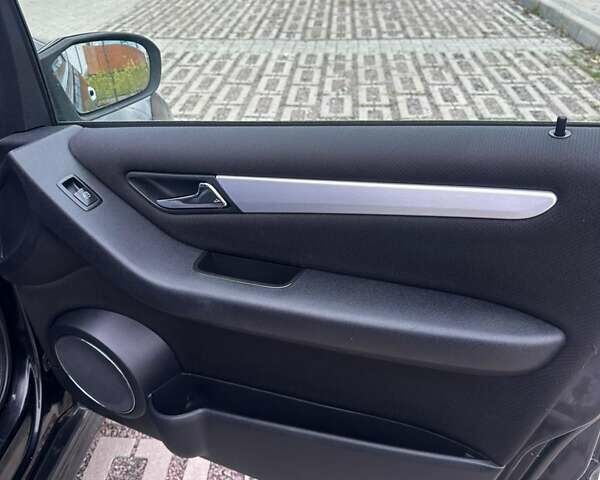 Чорний Мерседес Б-клас, об'ємом двигуна 1.7 л та пробігом 203 тис. км за 7500 $, фото 20 на Automoto.ua