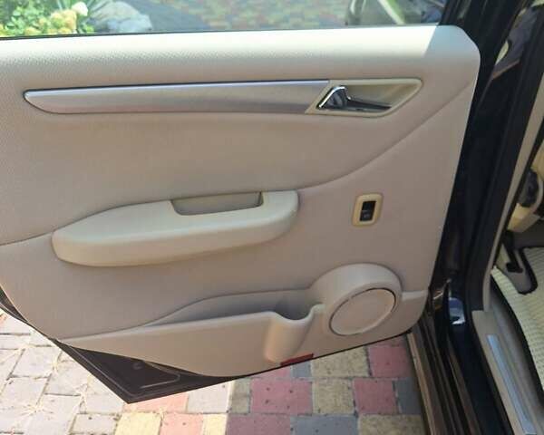 Черный Мерседес Б-класс, объемом двигателя 1.99 л и пробегом 253 тыс. км за 6500 $, фото 4 на Automoto.ua