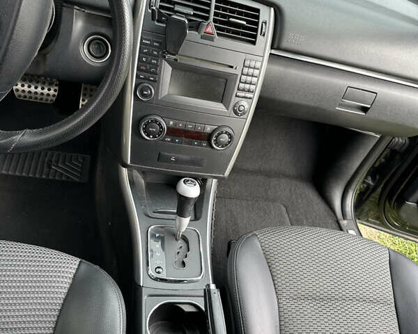 Черный Мерседес Б-класс, объемом двигателя 1.99 л и пробегом 206 тыс. км за 7000 $, фото 4 на Automoto.ua