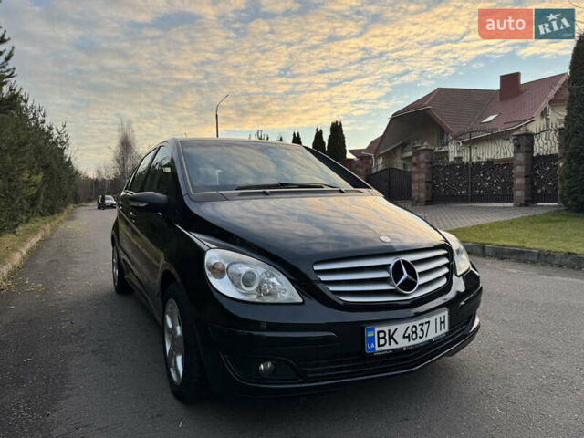 Черный Мерседес Б-класс, объемом двигателя 2 л и пробегом 264 тыс. км за 6500 $, фото 3 на Automoto.ua