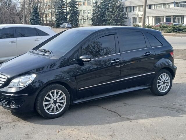 Черный Мерседес Б-класс, объемом двигателя 1.7 л и пробегом 262 тыс. км за 6800 $, фото 1 на Automoto.ua