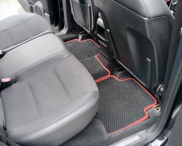 Черный Мерседес Б-класс, объемом двигателя 1.99 л и пробегом 291 тыс. км за 7700 $, фото 5 на Automoto.ua