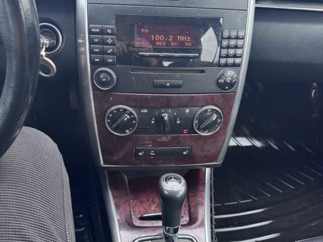 Черный Мерседес Б-класс, объемом двигателя 2 л и пробегом 360 тыс. км за 2699 $, фото 10 на Automoto.ua