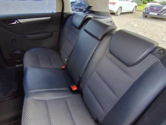 Черный Мерседес Б-класс, объемом двигателя 1.7 л и пробегом 170 тыс. км за 7200 $, фото 7 на Automoto.ua