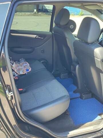 Черный Мерседес Б-класс, объемом двигателя 1.9 л и пробегом 245 тыс. км за 6800 $, фото 10 на Automoto.ua