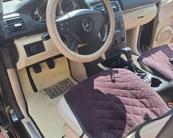 Черный Мерседес Б-класс, объемом двигателя 1.99 л и пробегом 253 тыс. км за 6500 $, фото 5 на Automoto.ua