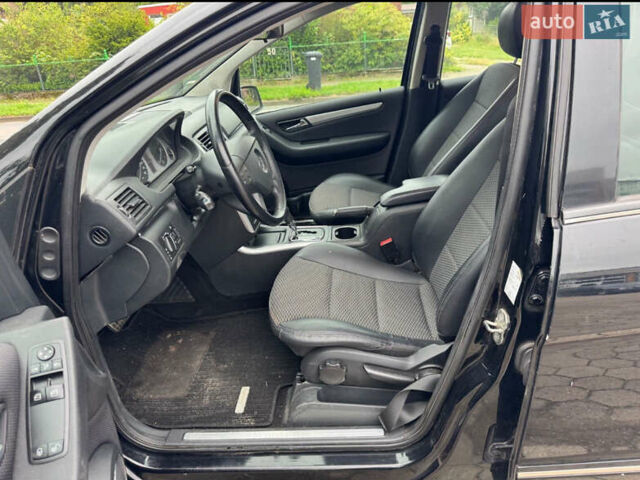 Черный Мерседес Б-класс, объемом двигателя 2 л и пробегом 205 тыс. км за 6650 $, фото 13 на Automoto.ua