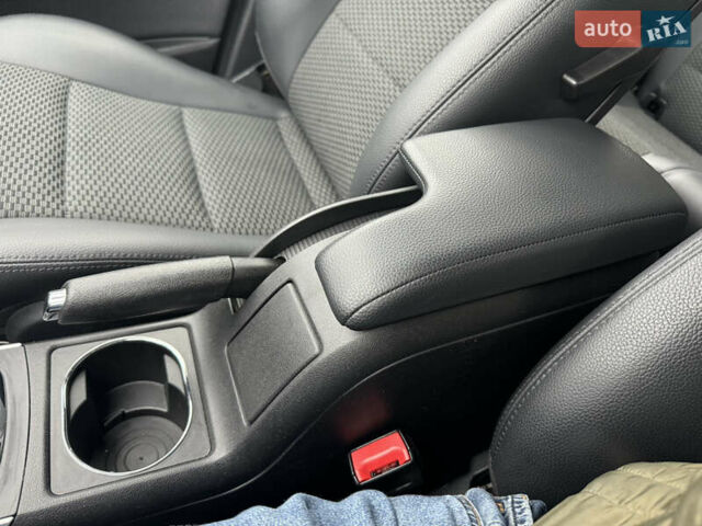 Черный Мерседес Б-класс, объемом двигателя 1.7 л и пробегом 197 тыс. км за 7800 $, фото 37 на Automoto.ua