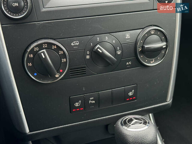 Черный Мерседес Б-класс, объемом двигателя 1.7 л и пробегом 197 тыс. км за 7800 $, фото 29 на Automoto.ua