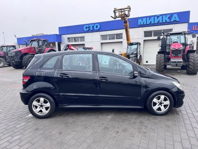 Черный Мерседес Б-класс, объемом двигателя 2 л и пробегом 360 тыс. км за 2699 $, фото 3 на Automoto.ua