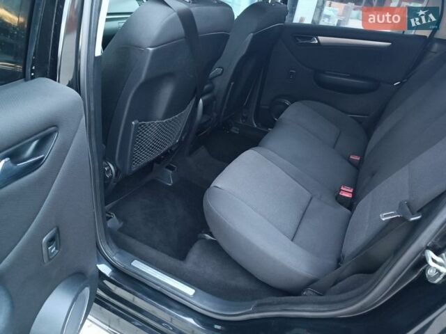 Черный Мерседес Б-класс, объемом двигателя 2 л и пробегом 240 тыс. км за 6500 $, фото 9 на Automoto.ua