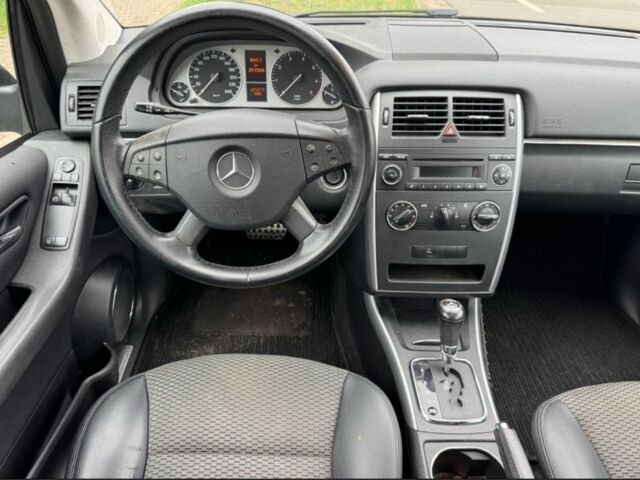 Черный Мерседес Б-класс, объемом двигателя 2 л и пробегом 205 тыс. км за 6750 $, фото 1 на Automoto.ua