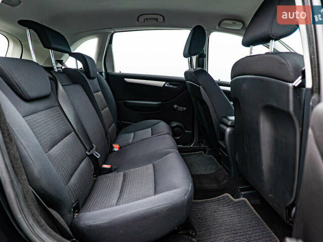 Чорний Мерседес Б-клас, об'ємом двигуна 1.7 л та пробігом 138 тис. км за 8366 $, фото 17 на Automoto.ua