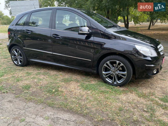 Черный Мерседес Б-класс, объемом двигателя 1.7 л и пробегом 204 тыс. км за 8300 $, фото 13 на Automoto.ua