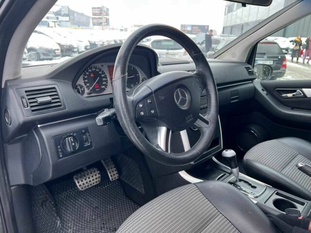 Чорний Мерседес Б-клас, об'ємом двигуна 2.1 л та пробігом 265 тис. км за 6990 $, фото 16 на Automoto.ua