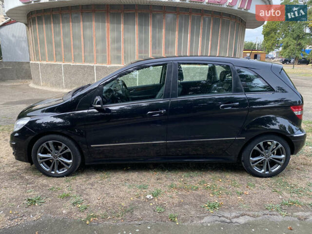 Черный Мерседес Б-класс, объемом двигателя 1.7 л и пробегом 204 тыс. км за 8300 $, фото 8 на Automoto.ua