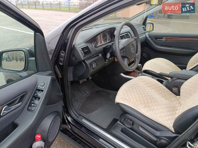 Черный Мерседес Б-класс, объемом двигателя 1.7 л и пробегом 204 тыс. км за 8300 $, фото 41 на Automoto.ua