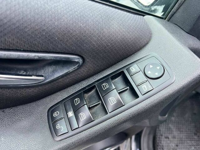 Чорний Мерседес Б-клас, об'ємом двигуна 2.1 л та пробігом 265 тис. км за 6990 $, фото 15 на Automoto.ua