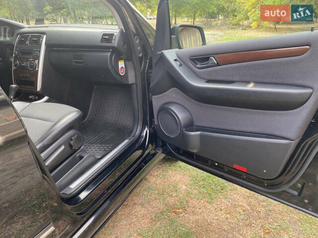 Черный Мерседес Б-класс, объемом двигателя 1.7 л и пробегом 204 тыс. км за 8300 $, фото 15 на Automoto.ua