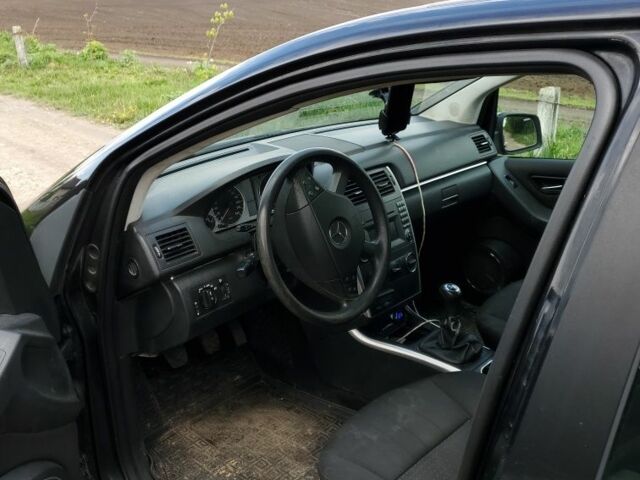 Черный Мерседес Б-класс, объемом двигателя 2 л и пробегом 360 тыс. км за 6700 $, фото 2 на Automoto.ua