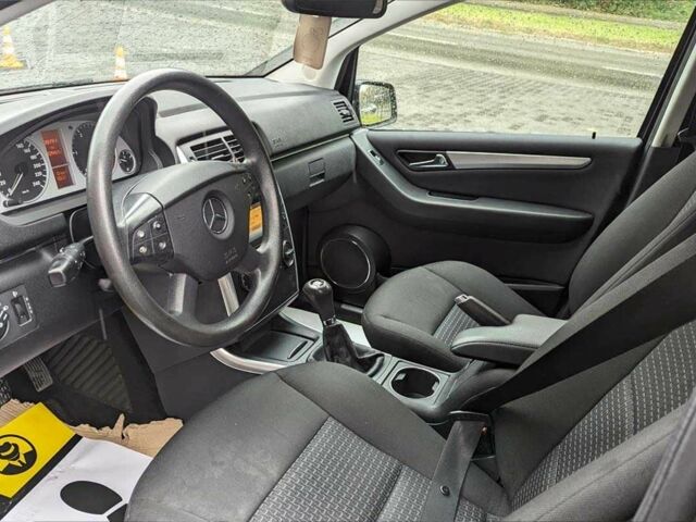 Черный Мерседес Б-класс, объемом двигателя 2 л и пробегом 230 тыс. км за 6600 $, фото 8 на Automoto.ua