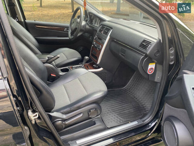 Черный Мерседес Б-класс, объемом двигателя 1.7 л и пробегом 204 тыс. км за 8300 $, фото 14 на Automoto.ua