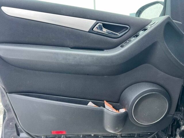 Чорний Мерседес Б-клас, об'ємом двигуна 2.1 л та пробігом 265 тис. км за 6990 $, фото 14 на Automoto.ua