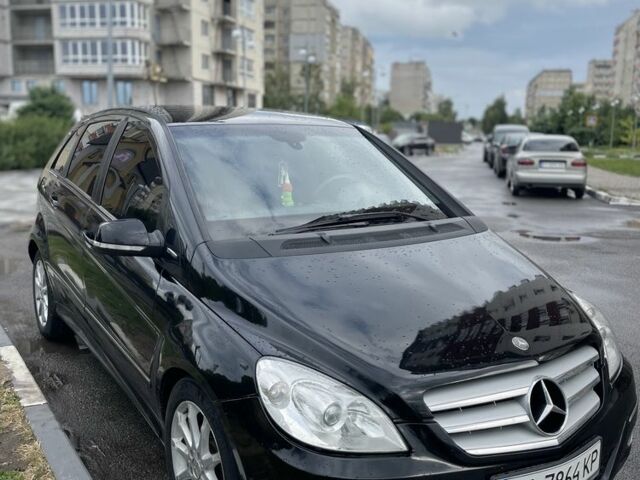 Черный Мерседес Б-класс, объемом двигателя 2 л и пробегом 300 тыс. км за 6500 $, фото 4 на Automoto.ua
