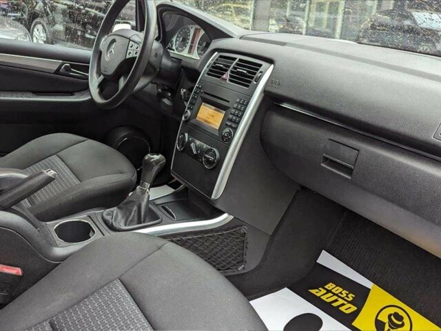 Черный Мерседес Б-класс, объемом двигателя 2 л и пробегом 230 тыс. км за 6600 $, фото 15 на Automoto.ua