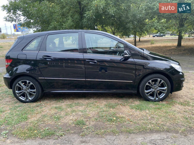 Черный Мерседес Б-класс, объемом двигателя 1.7 л и пробегом 204 тыс. км за 8300 $, фото 5 на Automoto.ua