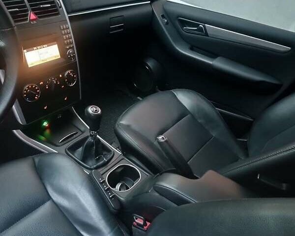 Чорний Мерседес Б-клас, об'ємом двигуна 2 л та пробігом 281 тис. км за 6300 $, фото 16 на Automoto.ua