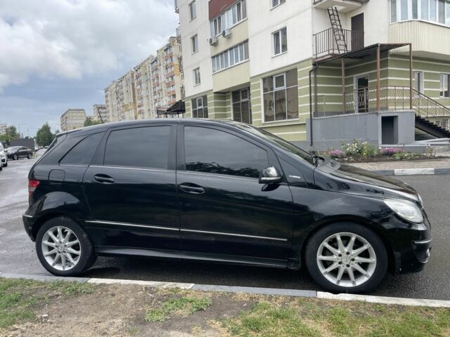 Черный Мерседес Б-класс, объемом двигателя 2 л и пробегом 300 тыс. км за 6500 $, фото 5 на Automoto.ua