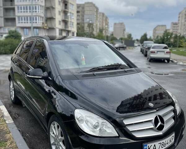 Черный Мерседес Б-класс, объемом двигателя 2 л и пробегом 300 тыс. км за 7500 $, фото 3 на Automoto.ua