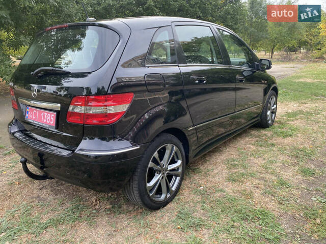 Черный Мерседес Б-класс, объемом двигателя 1.7 л и пробегом 204 тыс. км за 8300 $, фото 7 на Automoto.ua