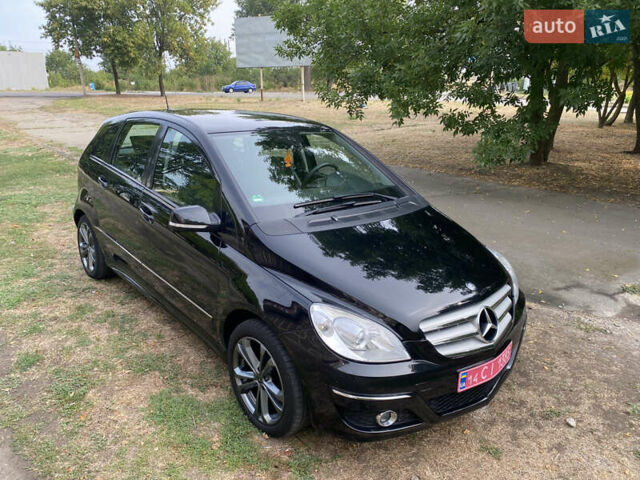 Черный Мерседес Б-класс, объемом двигателя 1.7 л и пробегом 204 тыс. км за 8300 $, фото 28 на Automoto.ua