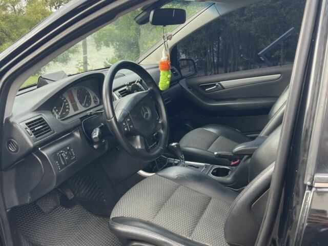 Черный Мерседес Б-класс, объемом двигателя 2 л и пробегом 300 тыс. км за 6500 $, фото 12 на Automoto.ua