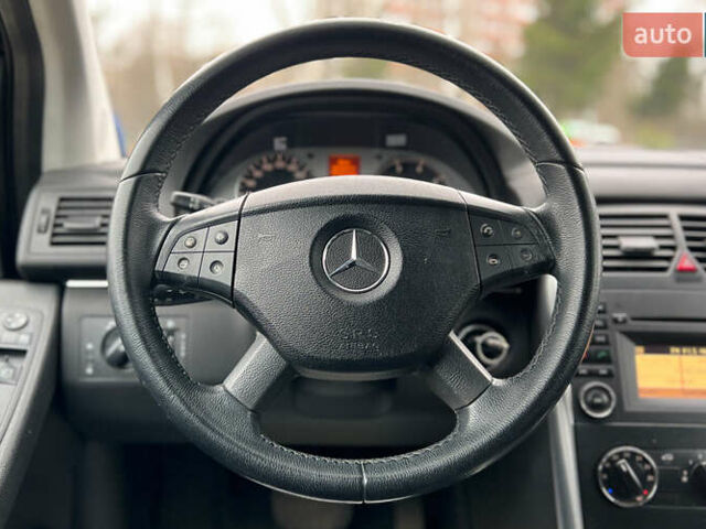 Черный Мерседес Б-класс, объемом двигателя 1.7 л и пробегом 142 тыс. км за 8999 $, фото 10 на Automoto.ua