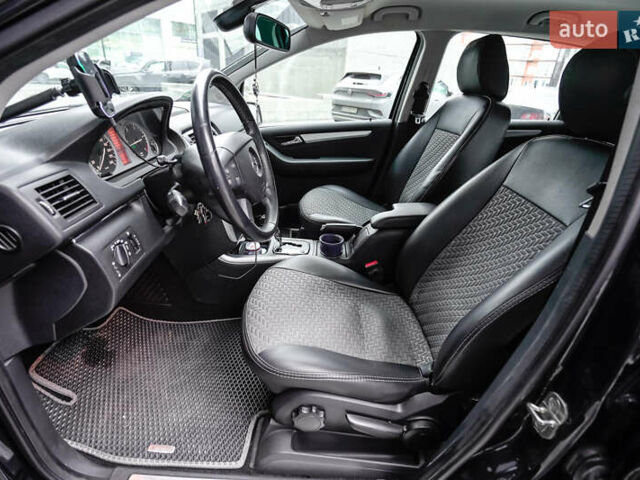 Мерседес Б-клас 2009 у Львові на Automoto.ua Чорний Мерседес Б-клас, об'ємом двигуна 1.99 л та пробігом 268 тис. км за 7583 $, фото 5 на Automoto.ua