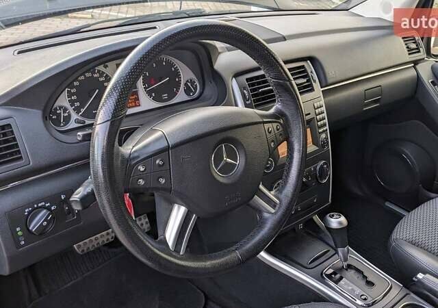 Чорний Мерседес Б-клас, об'ємом двигуна 1.7 л та пробігом 249 тис. км за 8500 $, фото 12 на Automoto.ua