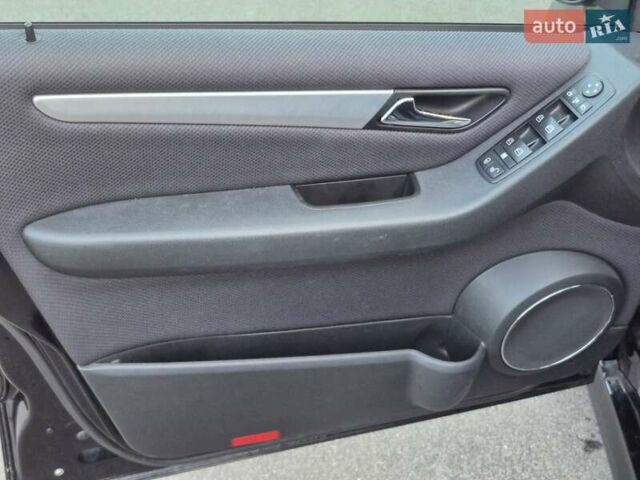 Черный Мерседес Б-класс, объемом двигателя 1.8 л и пробегом 70 тыс. км за 7999 $, фото 28 на Automoto.ua