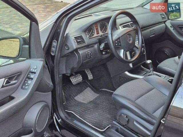 Черный Мерседес Б-класс, объемом двигателя 1.8 л и пробегом 70 тыс. км за 7999 $, фото 25 на Automoto.ua