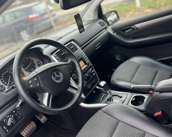 Чорний Мерседес Б-клас, об'ємом двигуна 1.7 л та пробігом 210 тис. км за 8200 $, фото 46 на Automoto.ua