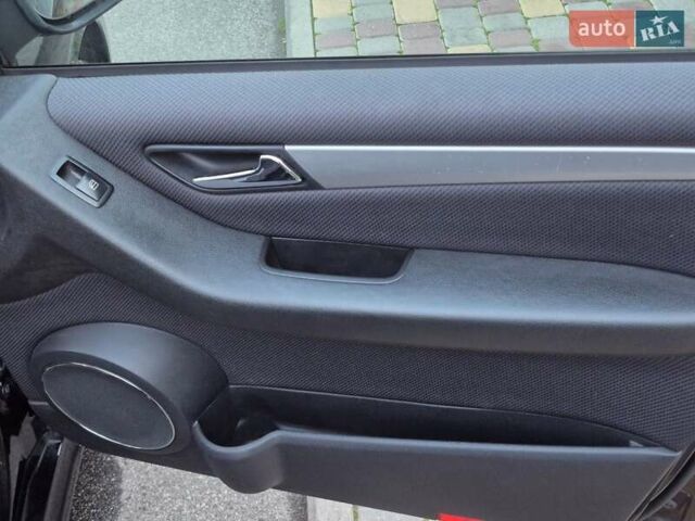 Черный Мерседес Б-класс, объемом двигателя 1.8 л и пробегом 70 тыс. км за 7999 $, фото 33 на Automoto.ua