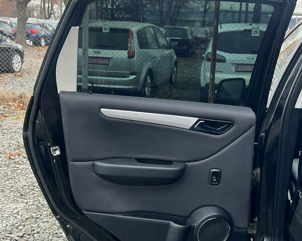 Чорний Мерседес Б-клас, об'ємом двигуна 1.7 л та пробігом 210 тис. км за 8200 $, фото 55 на Automoto.ua