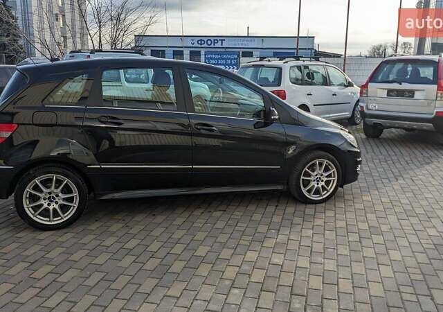 Чорний Мерседес Б-клас, об'ємом двигуна 1.7 л та пробігом 249 тис. км за 8500 $, фото 7 на Automoto.ua