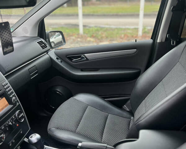 Черный Мерседес Б-класс, объемом двигателя 1.7 л и пробегом 215 тыс. км за 8200 $, фото 41 на Automoto.ua