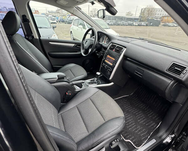 Чорний Мерседес Б-клас, об'ємом двигуна 1.7 л та пробігом 41 тис. км за 8800 $, фото 14 на Automoto.ua