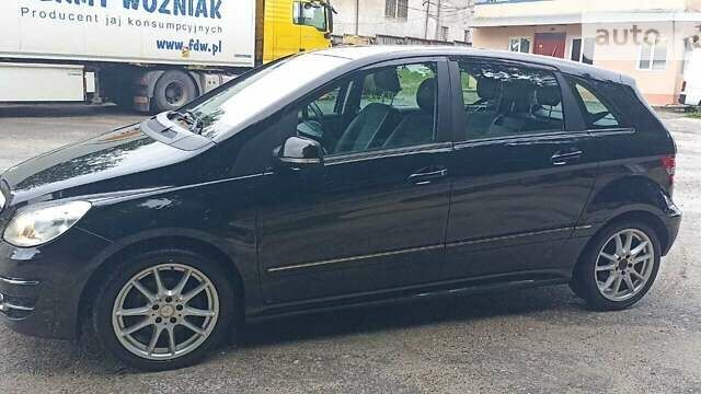 Черный Мерседес Б-класс, объемом двигателя 2 л и пробегом 233 тыс. км за 8200 $, фото 2 на Automoto.ua