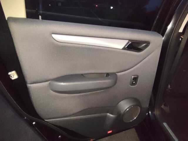 Черный Мерседес Б-класс, объемом двигателя 1.7 л и пробегом 150 тыс. км за 8000 $, фото 11 на Automoto.ua