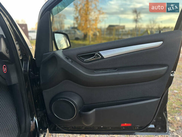 Черный Мерседес Б-класс, объемом двигателя 1.5 л и пробегом 222 тыс. км за 8200 $, фото 44 на Automoto.ua